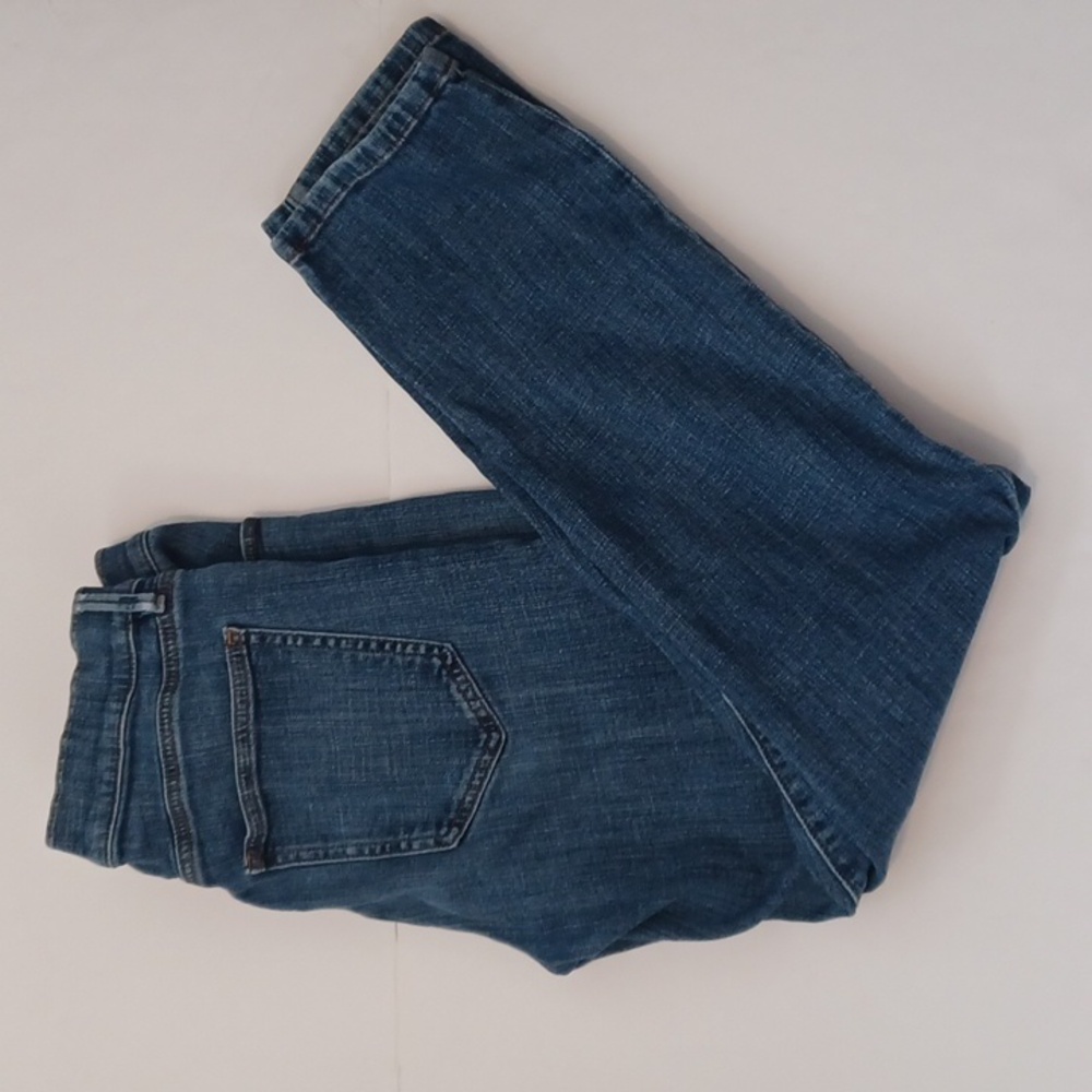 Ann Taylor Factory Jeans Size 8. L.29".R.10". W.31". Good Condtion.  Skinny
